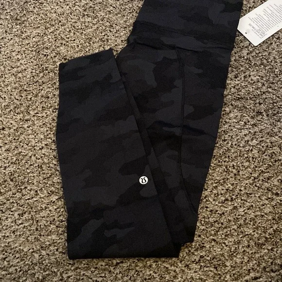 NWT Fast and Free Camo 25” Highrise - Picture 4 of 6